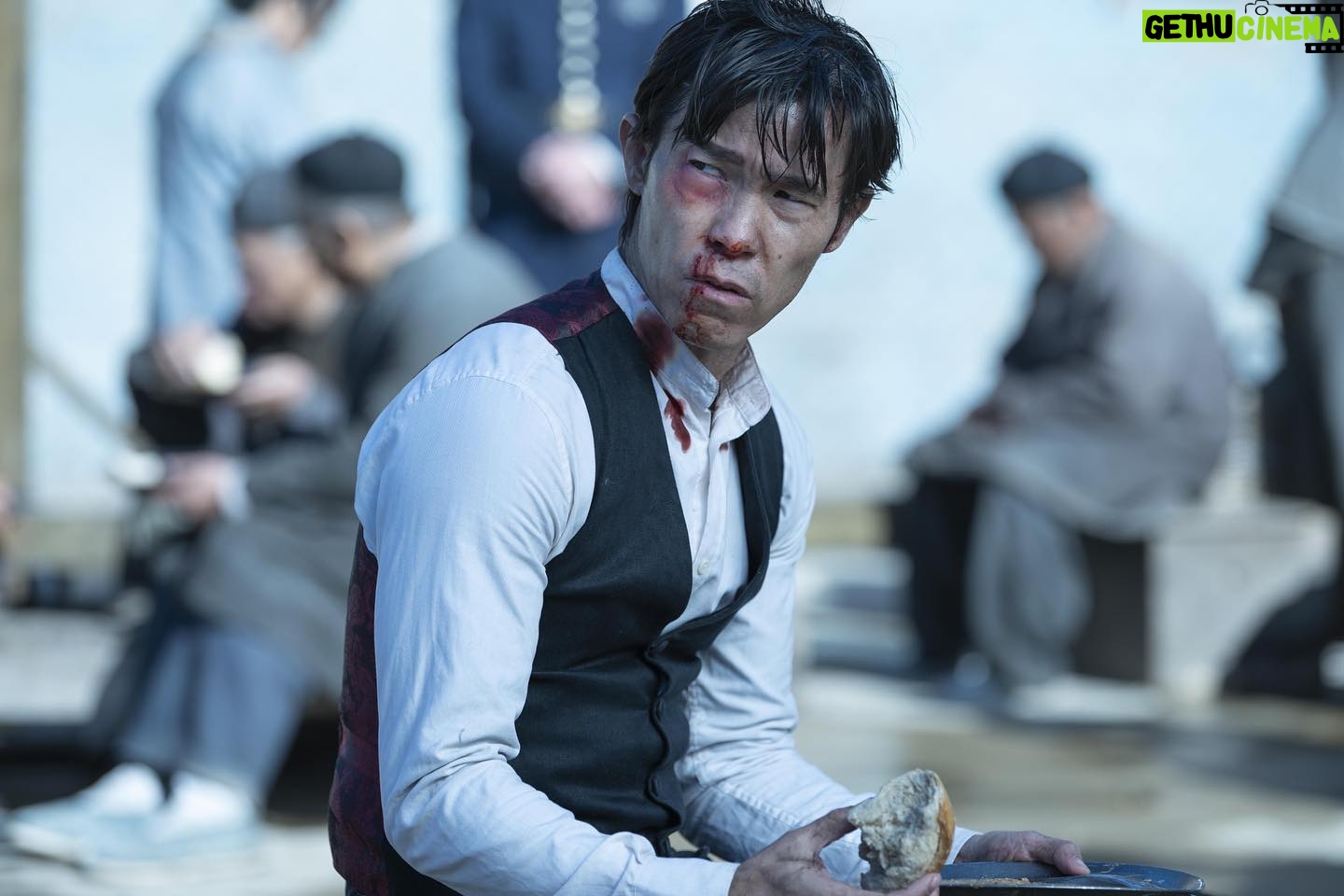 Dianne Doan Instagram - Very DRAMATIC day folks 😅 a look at tonight’s episode. I’m so proud of this season, I only hope you all have been enjoying it as much as we did making it. ✨ photos by the wonderfully talented @david_bloomer #WarriorMax #BruceLee