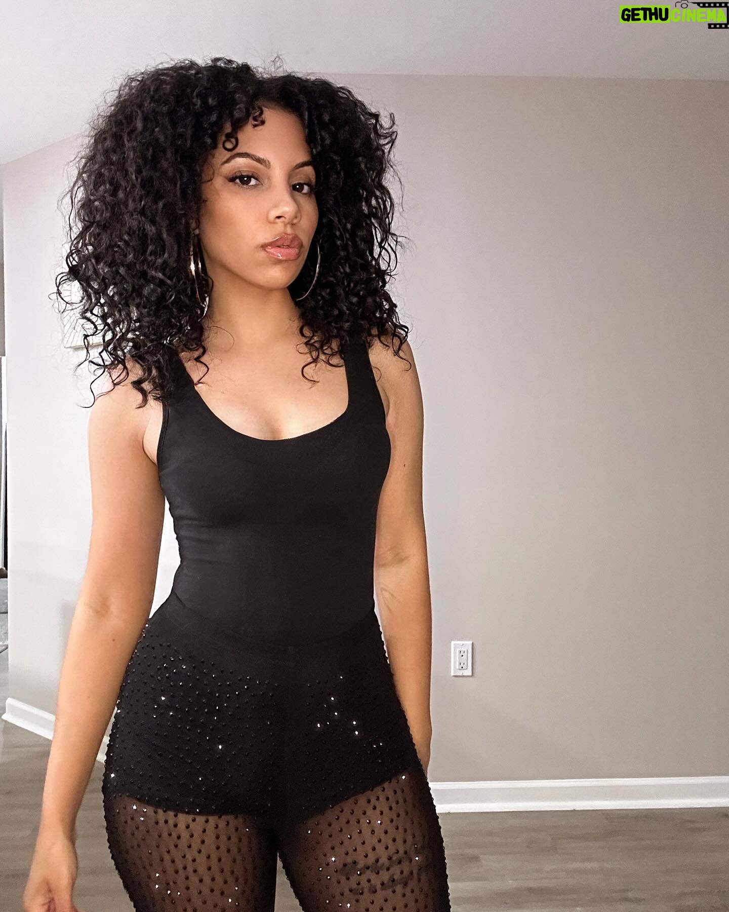 Diannisa Hernandez - 3 Likes - Woman…