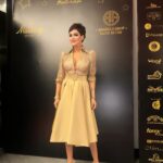 Didem Taslan Instagram – Her zaman özgün, elegant, her koleksiyonunda hangi tasarımı giysem diye karar veremediğim, kalbinin güzelliği işine de yansıyan Sevgili arkadaşım Esra’cım @ezrahcouture  gece boyunca herkesin çok beğendiği ve sorduğu muhteşem tasarımını her zaman olduğu gibi gururla taşıdım. O güzel yüreğine, emeğine sağlık çok teşekkür ederim❤️❤️❤️🧿🧿🧿