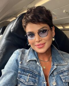 Didem Taslan Instagram - Güzelliklerle dolu bir haftasonu diliyorum🎉🧿🌺❤️ #günaydın #didemtaslan #goodmorning #actress #model #happyweekend #times #flytotheworld #smile #keşfet #photooftheday #instamood #lifestyles #explore #amazing #june #spring #colorful #life #justincase #lucky #days #holidays #turkey