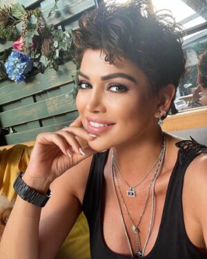 Didem Taslan Instagram - Hello Friday🙏🏻🌺🧿🥰🎊🎉🎈 #didemtaslan #hello #actress #model #goodafternoon #world #smile #amazing #photooftheday #friday #holiday #lifestyle #explore #perfect #beatiful #instamood #goodvibes #keşfet #lucky #daybyday #justincase