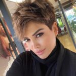 Didem Taslan Instagram – Yeni bir yıl, yeni umutlarla gelsin hepimize🥰🌺🙏🏻🧿🎉 #didemtaslan #happynewyear #mutluyıllar #happiness #lifestyle #photooftheday #timeless #hello #everybody #welcome2022 #smile #explore #amazing #colorfull #itsnowornever #january #hopeless #alltogether #istanbul #turkey