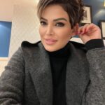 Didem Taslan Instagram – Günaydın🌺🎉💙 #didemtaslan #günaydın #goodmorning #actress #model #hello #everybody #photooftheday #smile #lifestyle #december #keşfet #colorfull #friday #weekend #explore #amazing #instamood #istanbul #turkey