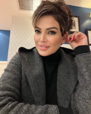 Didem Taslan Instagram - Günaydın🌺🎉💙 #didemtaslan #günaydın #goodmorning #actress #model #hello #everybody #photooftheday #smile #lifestyle #december #keşfet #colorfull #friday #weekend #explore #amazing #instamood #istanbul #turkey