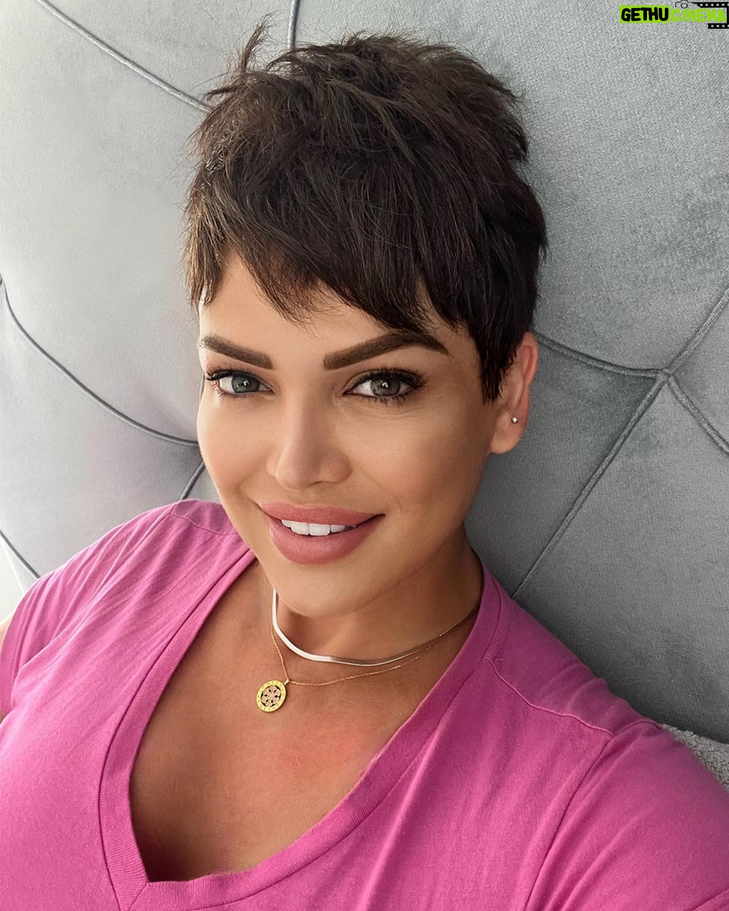 Didem Taslan - 5.3K Likes - Günaydın mutlu pazarlar 🌺🧿✨💙🥰 #gunaydin #didemtaslan #hello #everybody #model #actress #gülümse #photooftheday #lucky #sunday #may #smile #amazing #keşfet #instagood #lifestyle #sometimes #colorful #explore #times #spring #motivation #goodmorning #istanbul #turkey