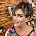 Didem Taslan Instagram – Güzel bir gün olması dileğiyle🙏🏻🧿❤️🌺 #happyday #didemtaslan #actres #model #goodafternoon #smile #keşfet #photooftheday #instagood #goodvibes #lifestyle #amazing #friday #shorthair #explore #gülümse #istanbul #times #perfection