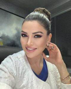 Didem Taslan Instagram - Günaaaaaydın🙏🏻🌺🥰☀️🥰 #goodmorning #didemtaslan #actress #model #günaydın #happy #tuesday #smile #everyday #instagood #explore #sunshine #amazing #colorful #spring #daybyday #photooftheday #instadaily #istanbul #turkey #everydayeverywhere