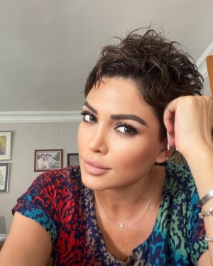 Didem Taslan Instagram - Huzurlu birgün olmasını diliyorum 👏🏻🌺🎉🥰🧿 #günaydın #hello #goodmorning #didemtaslan #model #actress #everybody #instadaily #keşfet #lifestyle #sometimes #goodday #smile #colorful #explore #amazing #time #spring  #may #justdoit #photooftheday #istanbul #turkey