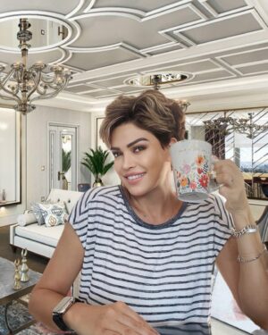 Didem Taslan Instagram - Yeni bir haftaya umutla🙏🏻🌺😍🧿 #günaydın #hello #everybody #didemtaslan #actress #model #hellonewweek #smile #explore #amazing #justintime #only #keşfet #coffeetime #photooftheday #instadaily #goıdvibes #colorfull #october #mondaymotivation #istanbul #turkey