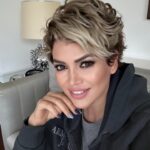 Didem Taslan Instagram – Şöyle havalı bir şeyler yazayım dedim ama hiç aklıma gelmedi😜😝🤪 #hello #didemtaslan #actress #model #goodevening #sometimes #smile #lucky #january #winter #explore #amazing #colorfull #world #istanbul #turkey