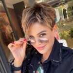 Didem Taslan Instagram – Günaydın🙏🏻🧿😍 Mutlu haftasonları😉 #didemtaslan #goodmorning #hello #actress #model #everybody #photooftheday #gülümse #lifeisgood #september #timeless #instagood #amazing  #explore #life #only #thinkpositive #colorful #smile #günaydın #shorthair #goodvibes #itsnowornever #istanbul #turkey