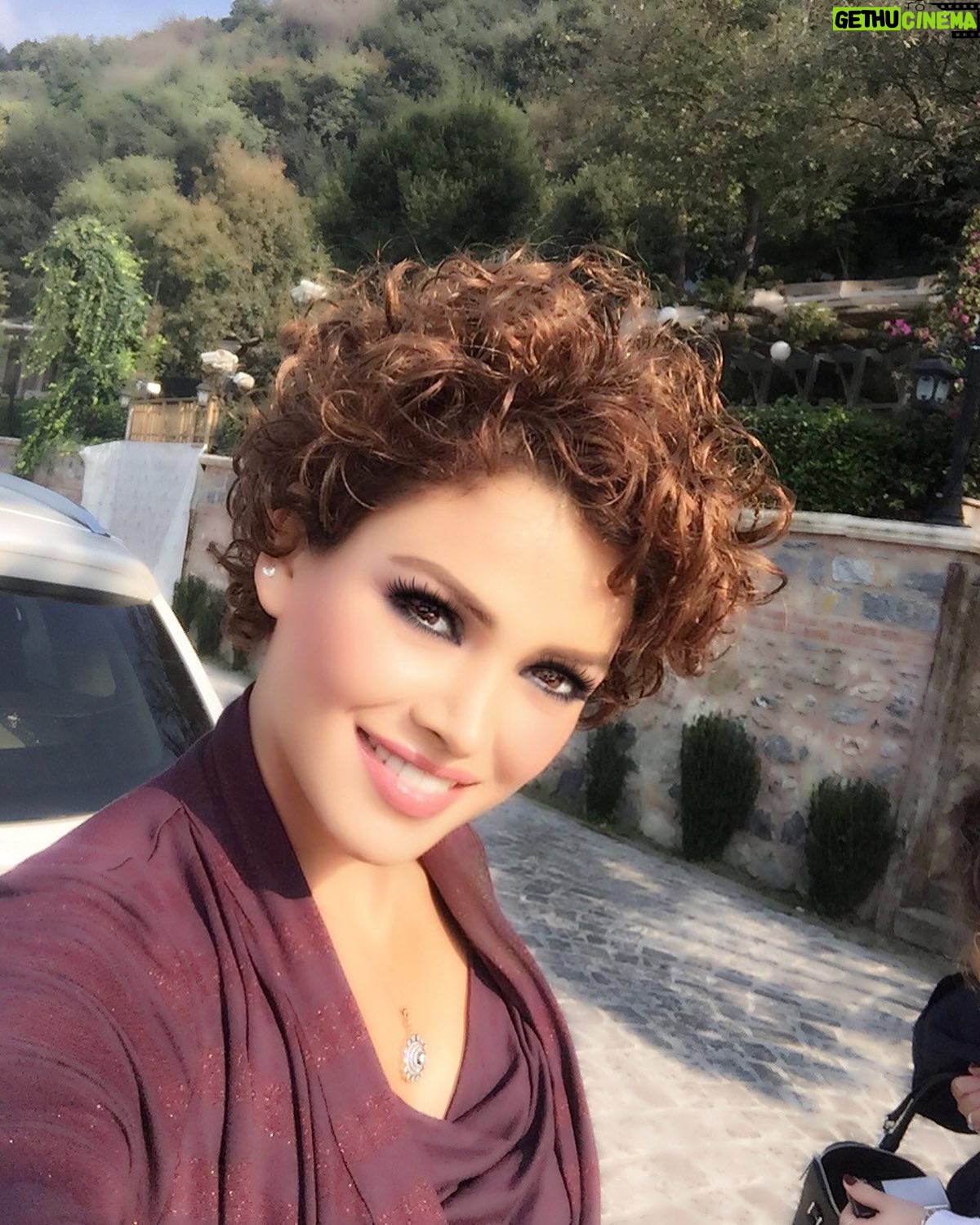 Didem Taslan Instagram - Huzurlu bir gΓΌneππ»ππβοΈπΊπ» #tbt #didemtaslan #actress #model #hello #everybody #goodmorning #throwbackthursday #smile #explore #welcomethursday #instadaily #happiness #goodluck #sunshine #istanbul #turkey #photooftheday #lifestyle
