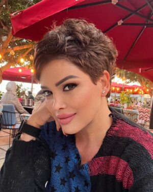 Didem Taslan Instagram - Zaman sadece birazcık zaman…. 🌺🧿🎉😍 #didemtaslan #actress #model #world #smile #photooftheday #hello #everybody #amazing #cool #time #forever #explore #april #instadaily #colorfull #tuesday #perfect #moments #istanbul #turkey