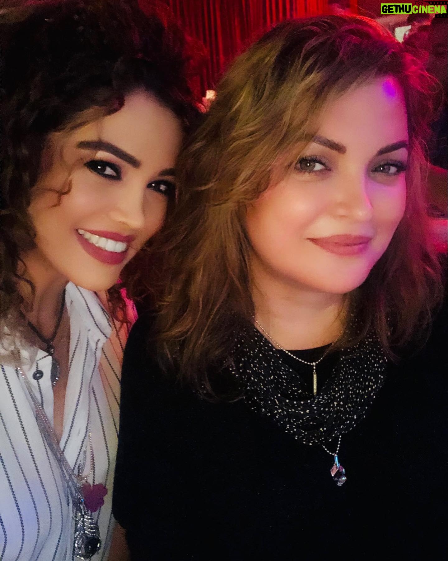 Didem Taslan Instagram - İnsanın ablasının kardeşinin olması dünyanın en güzel duygusu👌🏻💯❤️🧿 Ne kadar uzakta yaşasanda, her günümde varsın… Ablaların bir tanesi @sebolimm iyi ki ablam olmuşsun, iyi ki doğmuşsun🙏🏻🙏🏻🙏🏻 Beraber sağlıklı, huzur ve mutluluk dolu nice güzel yaşlarımız olsun🌺👌🏻💯🥰🧿❤️❤️❤️🎂🎂🎂🎂🎂 #iyikidoğdun #iyikivarsin #mutluyıllar #goodmorning #world #photooftheday #instagram #explore #happybirthday #smile #28march #amazing #colorful #time #sisterlove #lifestyle #justintime #happyday #istanbul #turkey #usa