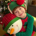 Didem Uzel Instagram - ❤️💚🎄✨🎅🏼🧿 İlla bir şey yazmak zorunda değilim; foroğraflar oldukça sıcacık, sevgi ve umut dolu ….. #mrleosdiaries #mrleonungünlüğü @leoaslansari #2024