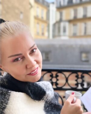 Didem Uzel Instagram - PARIS 💙🤍❤️ sen çok güzelsin ama sadece 3-4 günlük tatillerde buluşalım, yaşamak için benim tarzım değilsin 😁😁😁 #parisvibes #paris #FR #parisstyle #parislovers
