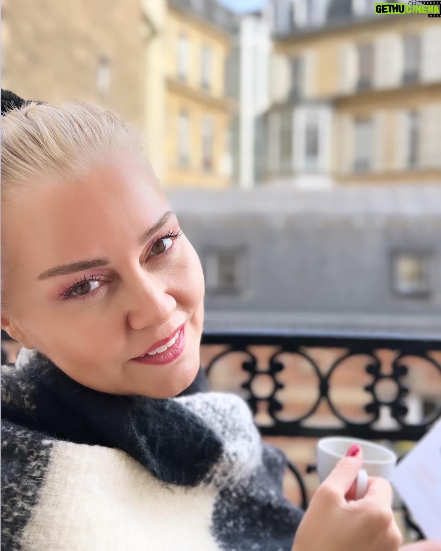 Didem Uzel - 7.8K Likes - PARIS 💙🤍❤️ sen çok güzelsin ama sadece 3-4 günlük tatillerde buluşalım, yaşamak için benim tarzım değilsin 😁😁😁 #parisvibes #paris #FR #parisstyle #parislovers