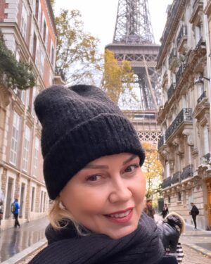 Didem Uzel Instagram - PARIS 💙🤍❤️ sen çok güzelsin ama sadece 3-4 günlük tatillerde buluşalım, yaşamak için benim tarzım değilsin 😁😁😁 #parisvibes #paris #FR #parisstyle #parislovers