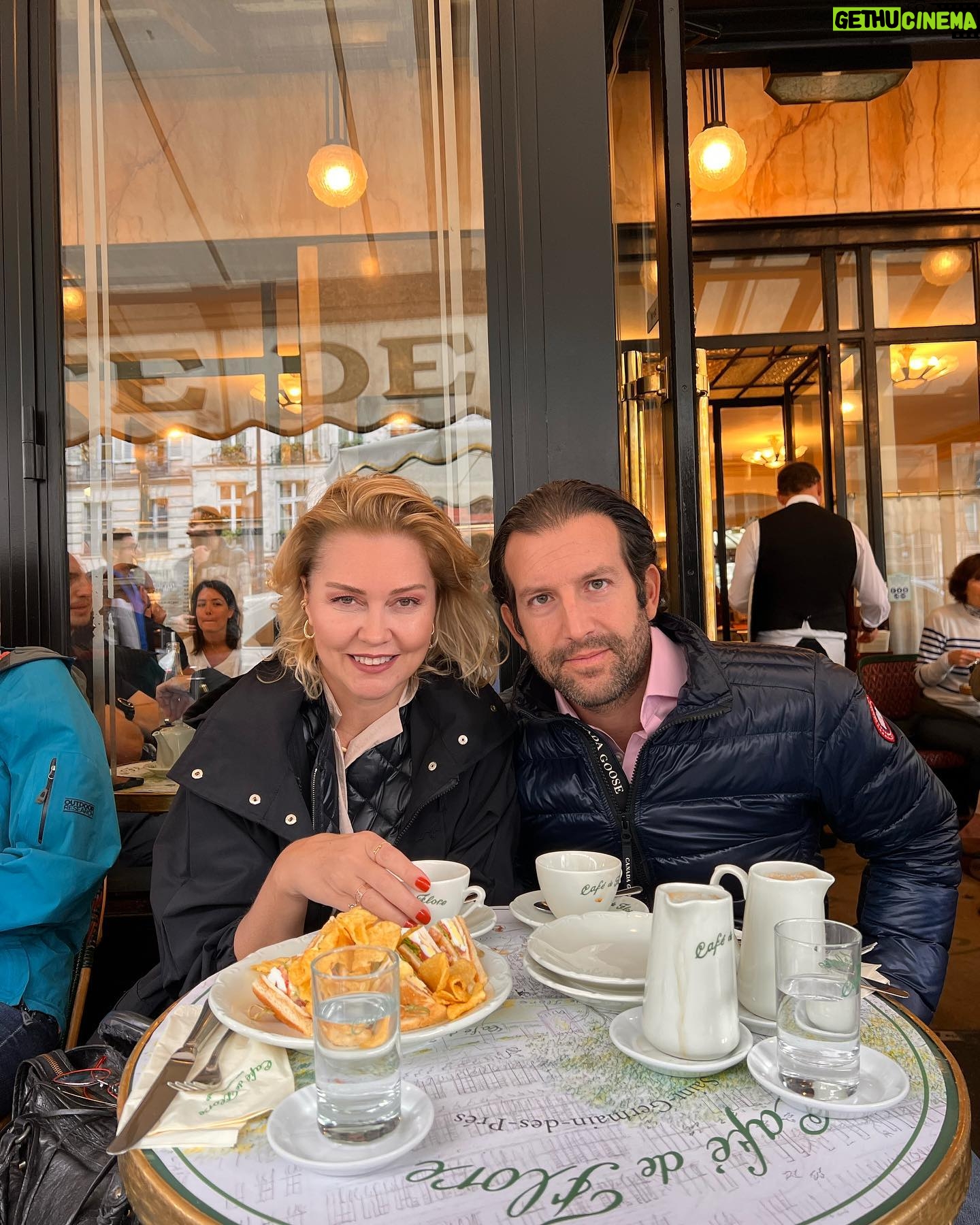 Didem Uzel Instagram - Bazı güzel anlar…. Kimsenin ne anlama geldiğini dahi bilmediği ama sadece benim o günkü koşullarda ne hissettiğimi anlatan fotolar…. Yüzlerde ki ifadelere bakın; mutluluk, tedirginlik, huzur ve bilinmezlik ne ararsanız var. Dedim ya bir tek ben bilirim o fotodaki ruh halini 💜🥰 #nohashtagneeded