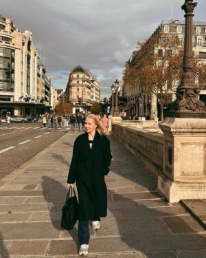 Didem Uzel Instagram - PARIS 💙🤍❤️ sen çok güzelsin ama sadece 3-4 günlük tatillerde buluşalım, yaşamak için benim tarzım değilsin 😁😁😁 #parisvibes #paris #FR #parisstyle #parislovers