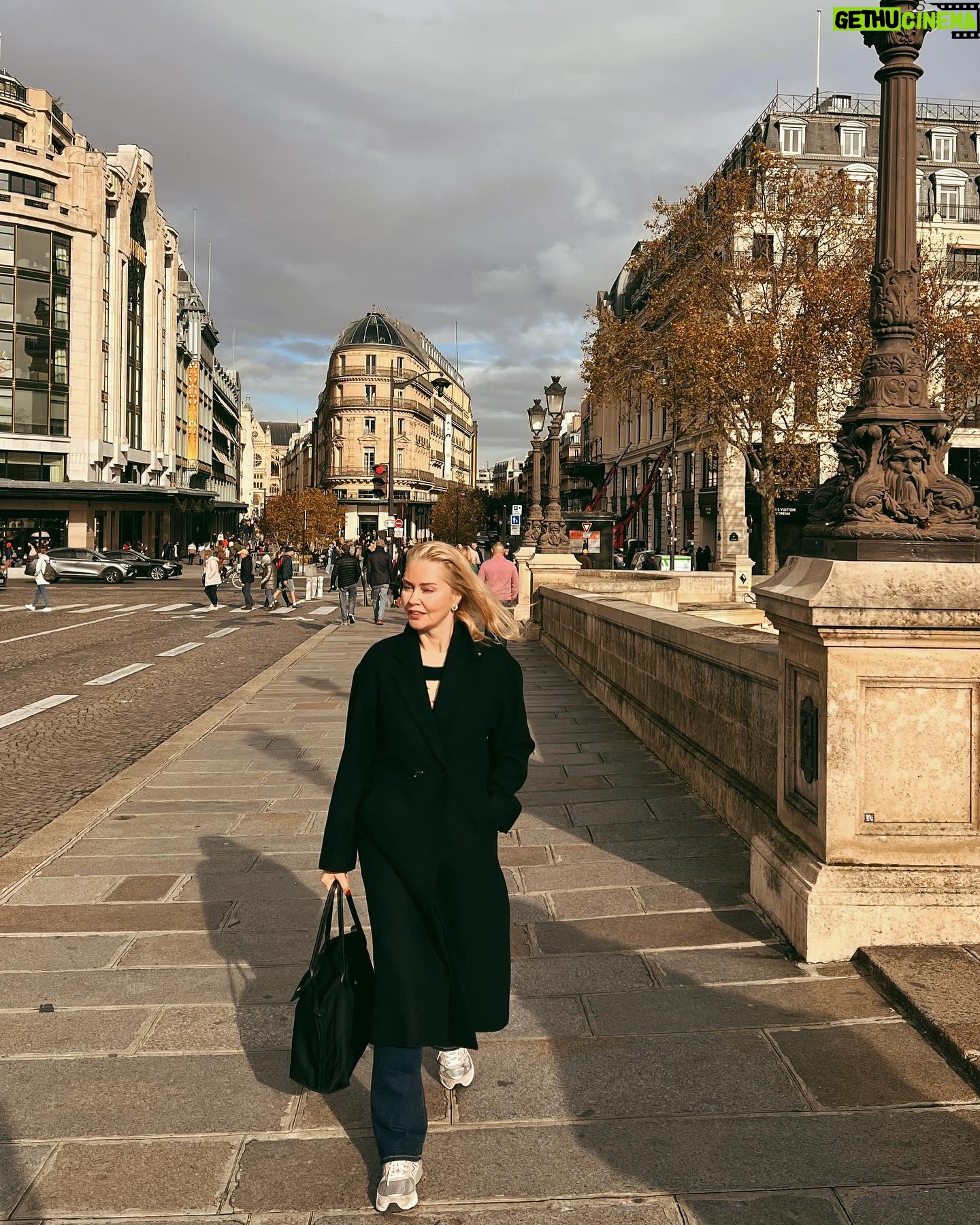 Didem Uzel - 7.8K Likes - PARIS 💙🤍❤️ sen çok güzelsin ama sadece 3-4 günlük tatillerde buluşalım, yaşamak için benim tarzım değilsin 😁😁😁 #parisvibes #paris #FR #parisstyle #parislovers