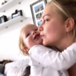 Didem Uzel Instagram – Ahhh bu nerden çıktı geldi böyle…. Günlerimiz gurbette baş başa böyle geçti derken şaka yapmıyordum. Aylarca yıllarca böyle yaprak sarma gibiydik 🥰🩵🩷 @leoaslansari  #mrleosdiaries #mrleonungünlüğü #newyork #us #manhattan #TBT