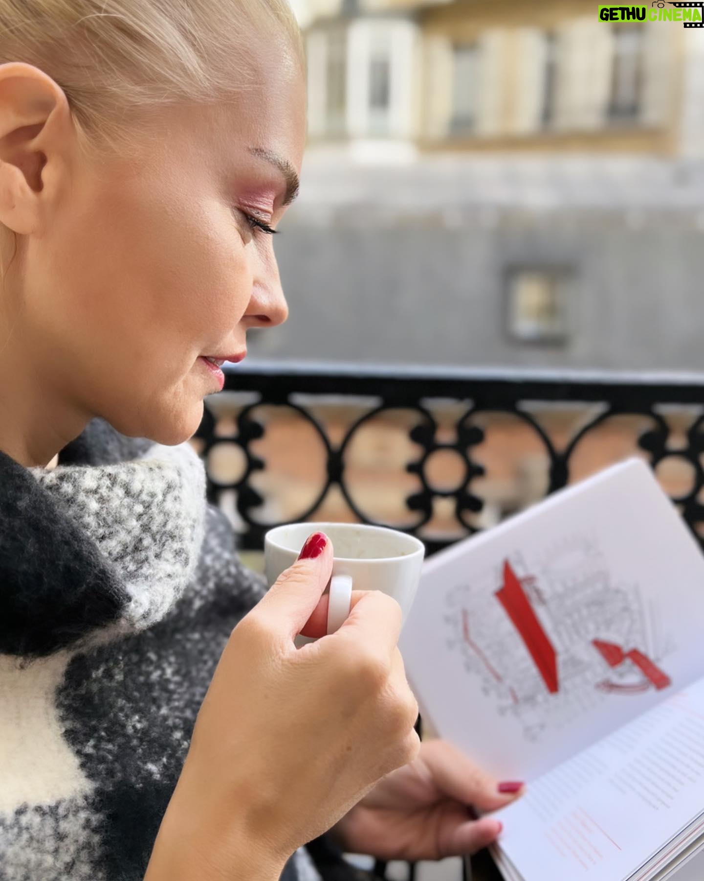 Didem Uzel - 7.8K Likes - PARIS 💙🤍❤️ sen çok güzelsin ama sadece 3-4 günlük tatillerde buluşalım, yaşamak için benim tarzım değilsin 😁😁😁 #parisvibes #paris #FR #parisstyle #parislovers