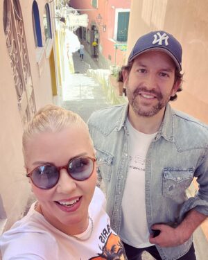 Didem Uzel Instagram - Selim’i bir daha bu kadar gülerken göremezsiniz. O yüzden bi like isterim ❤️😁 @v.selimsari  #sorrentoitaly #italy #napoli #possitanotoamalfi #possitano