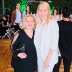 Didem Uzel Instagram - Herkesten önce kendi canım annemin ve yeryüzünde ki tüm annelerin Annleler Günü Kutlu Olsun🌸🌸🌸 Annelerinizin değerini bilin, sevin, sayın, bolca sarılın. Çünkü hayatta oldukları sürece; siz yaşlansanız bile, onlar sırtınıza hafif rüzgar bile olsa hırka atacak tek kişidir 🙏🏻❤️🌹✨