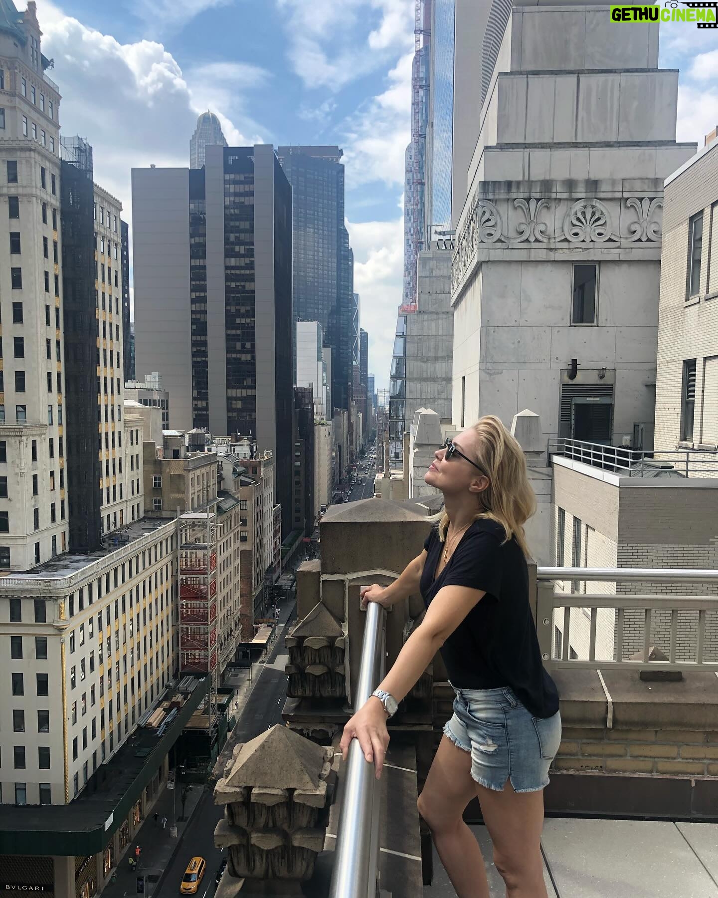 Didem Uzel Instagram - New York’tan taşınmadan önceki son yaz…. #newyorkcity #NYC #newyork