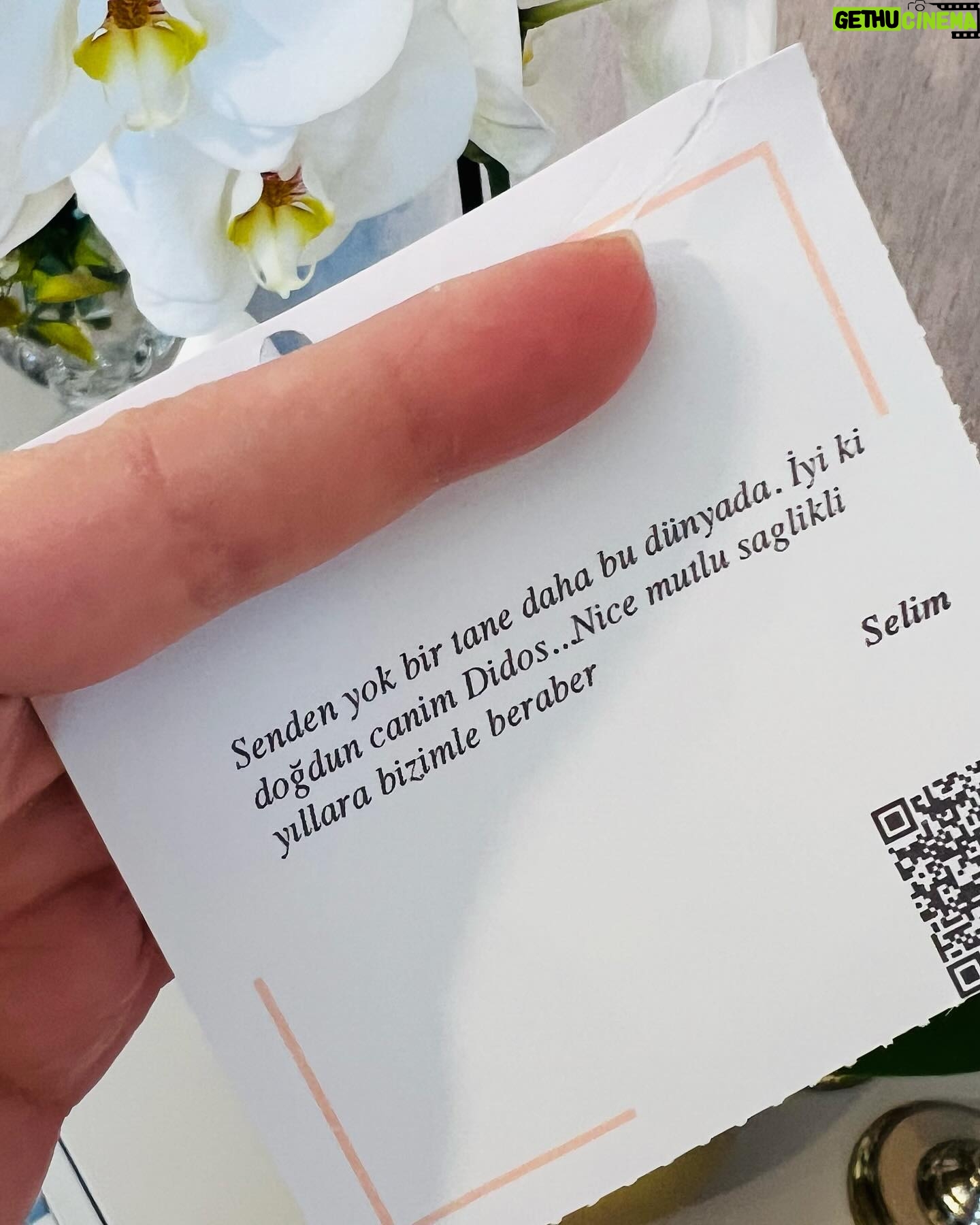 Didem Uzel - 16.7K Likes - İyi ki doğdum 🥰 Önce anne ve babama teşekkür ederim; beni çok istek ve heyecanla dünyaya getirip büyüttükleri için. Sonra da herşeyi başarabilme gücünü keşfettiğim için kendime teşekkür ederim 😁😁 #iyikidoğdum #19mayısgençlikvesporbayramımızkutluolsun