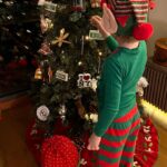 Didem Uzel Instagram - ❤️💚🎄✨🎅🏼🧿 İlla bir şey yazmak zorunda değilim; foroğraflar oldukça sıcacık, sevgi ve umut dolu ….. #mrleosdiaries #mrleonungünlüğü @leoaslansari #2024