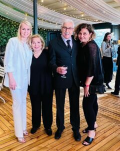 Didem Uzel Instagram - İyi ki doğdum 🥰 Önce anne ve babama teşekkür ederim; beni çok istek ve heyecanla dünyaya getirip büyüttükleri için. Sonra da herşeyi başarabilme gücünü keşfettiğim için kendime teşekkür ederim 😁😁 #iyikidoğdum #19mayısgençlikvesporbayramımızkutluolsun