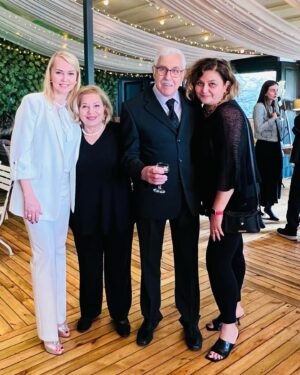 Didem Uzel Instagram - İyi ki doğdum 🥰 Önce anne ve babama teşekkür ederim; beni çok istek ve heyecanla dünyaya getirip büyüttükleri için. Sonra da herşeyi başarabilme gücünü keşfettiğim için kendime teşekkür ederim 😁😁 #iyikidoğdum #19mayısgençlikvesporbayramımızkutluolsun