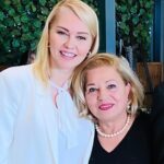 Didem Uzel Instagram - Herkesten önce kendi canım annemin ve yeryüzünde ki tüm annelerin Annleler Günü Kutlu Olsun🌸🌸🌸 Annelerinizin değerini bilin, sevin, sayın, bolca sarılın. Çünkü hayatta oldukları sürece; siz yaşlansanız bile, onlar sırtınıza hafif rüzgar bile olsa hırka atacak tek kişidir 🙏🏻❤️🌹✨