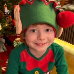 Didem Uzel Instagram - ❤️💚🎄✨🎅🏼🧿 İlla bir şey yazmak zorunda değilim; foroğraflar oldukça sıcacık, sevgi ve umut dolu ….. #mrleosdiaries #mrleonungünlüğü @leoaslansari #2024