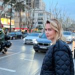 Didem Uzel Instagram – Bazı güzel anlar…. Kimsenin ne anlama geldiğini dahi bilmediği ama sadece benim o günkü koşullarda ne hissettiğimi anlatan fotolar…. Yüzlerde ki ifadelere bakın;  mutluluk, tedirginlik, huzur ve bilinmezlik ne ararsanız var. Dedim ya bir tek ben bilirim o fotodaki ruh halini 💜🥰 #nohashtagneeded