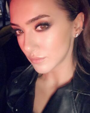 Dilşad Şimşek Instagram - #tb 
İfadem ve makyajım 
iki güzel kadının eseri🤍
@esmerayyildirim 
@makeupkismet 
#makeup #makyaj #eyebrow #kaştasarım