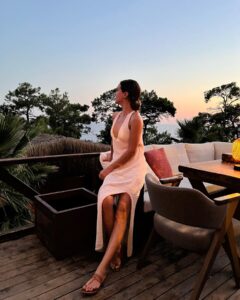 Dilşad Şimşek Instagram - Find the pose 💫 #photooftheday #summertime #tb #love @labohemekabak 🧡