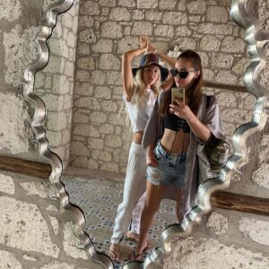 Dilşad Şimşek Instagram - Yazdan kalan, gelecek olan w/ @dilara.oztunc 🤍