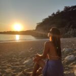 Dilşad Şimşek Instagram - Ne deniz, ne elbise, ne… mevsimi açılmadı🤚🏻Hepsi geçen yazdan🩵🌾 (Serinin devamı gelecek!) #love #summertime #loveislove #photooftheday
