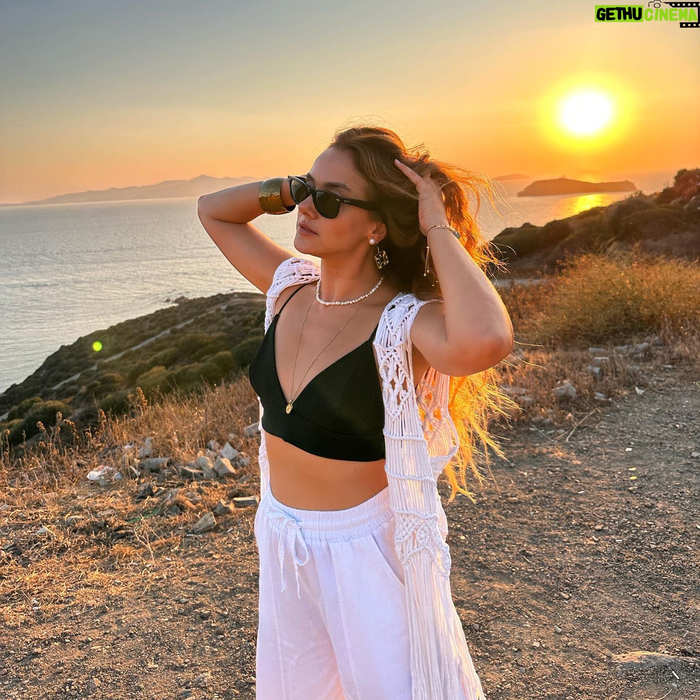 Dilşad Şimşek Instagram - Merhaba! Hello! Hi! Hallo! Bonjour! Ciao! Hola! Kon Nichiwa! Ni Tao! سلام! Namaste! Γειά σου! שלום! Photo by @doctorpilates 🔥