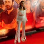 Dilşad Şimşek Instagram – #amanreisduymasın 
Yarın sinemalarda🌟
Sevgili yönetmenimiz @onurtannn kadrajından, 
Sevgili senaristimiz @bahadirozdener kaleminden, birbirinden değerli oyuncularla kahkalarınızın bitmeyeceği eğlenceli bir film sizi bekliyor🤩

Bu özel gecede beni yalnız bırakmayan ve beni hazırlayan güzel insanlar;
@ahmetkoralturktm 
@berrakarazcayan 
@sametaltay 
Styling @816styling @sburcucam @mina.tanay 🙏🏻
@ilathebrand 🌟