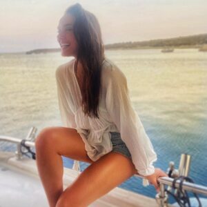 Dilşad Şimşek Instagram - ✨Laugh belogns wherever u are✨
#tbt