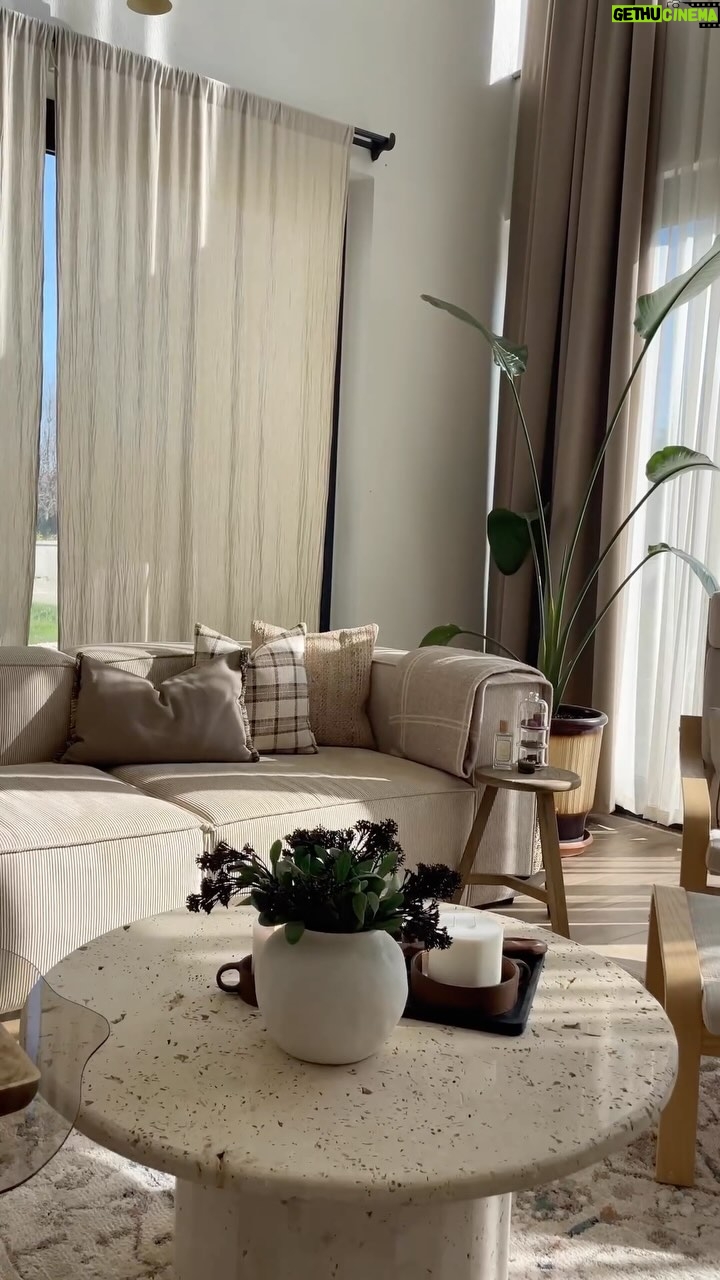 Dilan Telkök Instagram - istanbuldan kar manzaralı görseller sayfama düşmeye başlarken bizim evin hali 🥲☀️