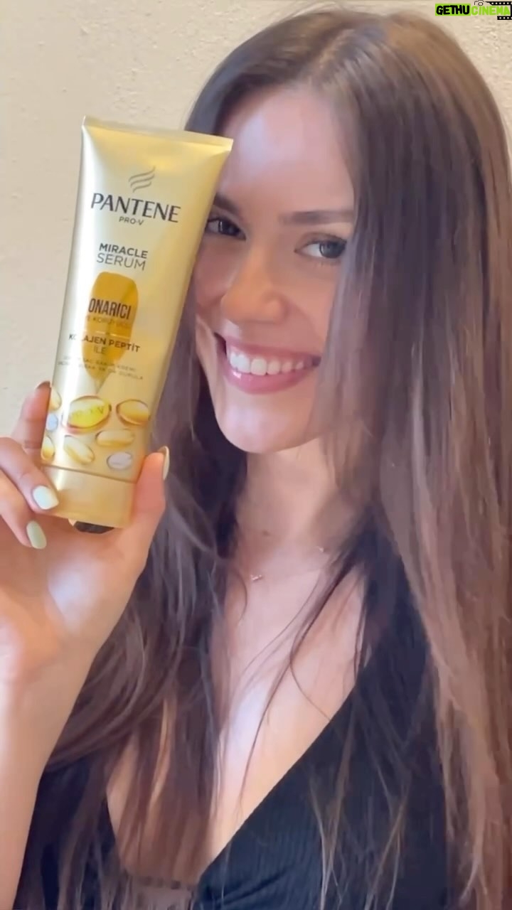 Dilan Telkök Instagram - Hadi gelin hep birlikte küçük bir testle Pantene Pro-V Onarıcı ve Koruyucu Miracle Serum ile saç bağlarınızı nasıl güçlendirebileceğinizi keşfedelim! 🌟 Gördüğünüz gibi Pantene bu testi başarıyla geçti! Siz de ısıyla şekillendirme, saç boyama veya diğer işlemler yüzünden yıpranan saç bağlarınızı Pantene Bağ Koruma Teknolojisi ile geliştirilmiş Miracle Serum güçlendirin ve sonuçları görün! 🫶🏻 #PanteneBağKorumaTeknolojisi @panteneturkiye #işbirliği