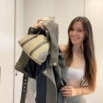 Dilan Telkök Instagram - Bildiğiniz üzere spor giyinmeyi çok seviyorum çünkü basic parçalarla da şıklığı yakalayabiliyorum. Size de şıklığımın tamamlayıcısı olan Lucky Bees çantamı göstermek istiyorum! Benim tercih ettiğim modelin sonbaharın kahve tonlarıyla çok uyumlu bir rengi var ve bölmeleri sayesinde çantanın içinde kaybolmuyorum 😊 Sen de dolabına her kombinine uyacak çantalar eklemek istiyorsan Lucky Bees mağazasını ziyaret etmeyi unutma! @luckybeesofficial #LuckyBees #GücüneGüzellikKat #EmpowerYourElegance