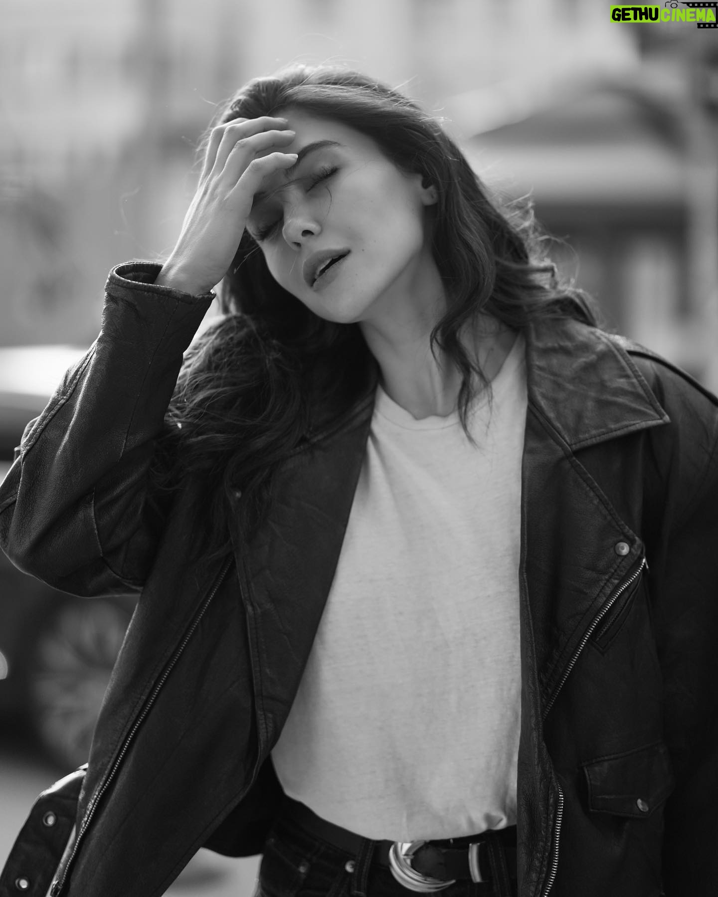 Dilara Aksüyek Instagram - Never my love 🖤