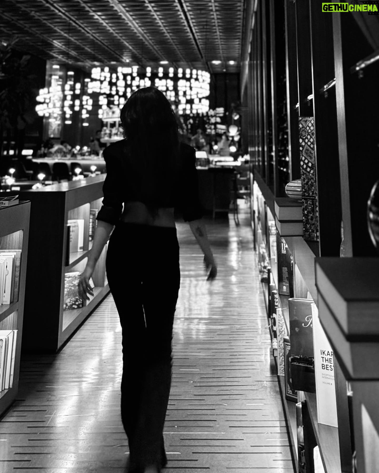 Dilara Aksüyek Instagram - Never my love 🖤