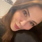 Dilara Aksüyek Instagram – Kanaatimce, her ne isek, o kadar da değiliz 🙋🏻‍♀️👽